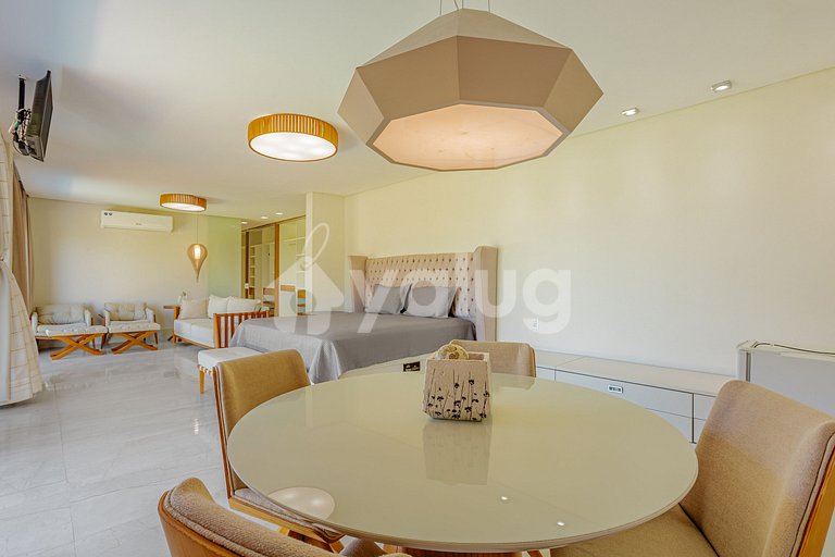 GB143 Beautiful Beachfront Mansion with 6 Suites and Pool