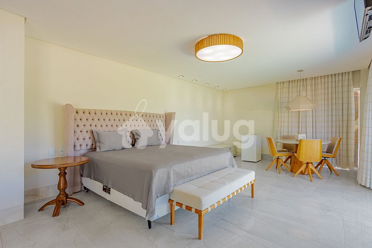 GB143 Beautiful Beachfront Mansion with 6 Suites and Pool