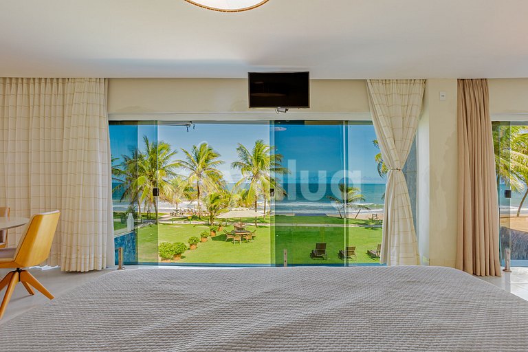 GB143 Beautiful Beachfront Mansion with 6 Suites and Pool