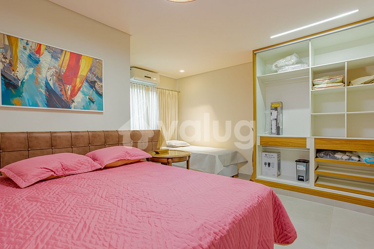 GB143 Beautiful Beachfront Mansion with 6 Suites and Pool