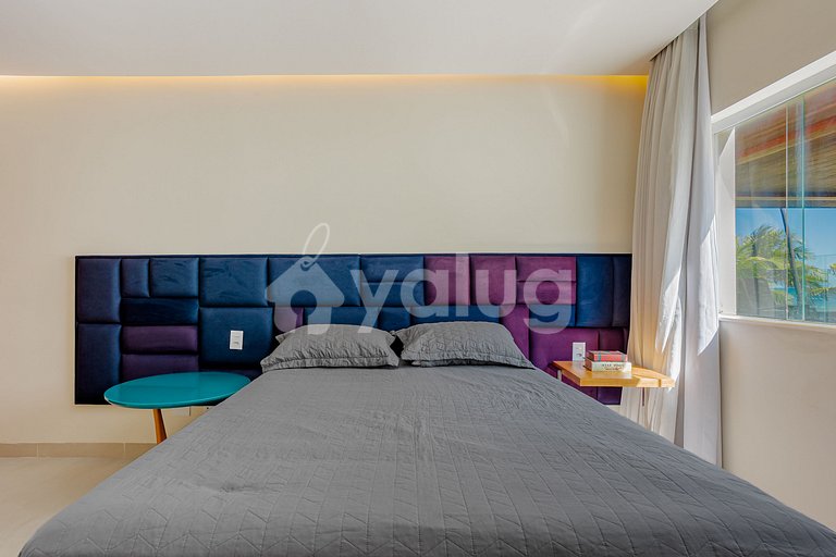 GB143 Beautiful Beachfront Mansion with 6 Suites and Pool