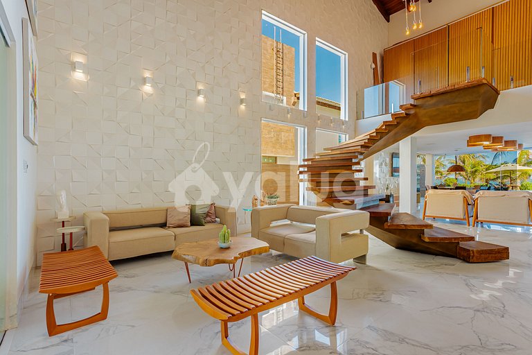 GB143 Beautiful Beachfront Mansion with 6 Suites and Pool