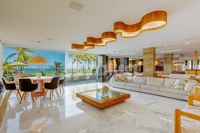 GB143 Beautiful Beachfront Mansion with 6 Suites and Pool