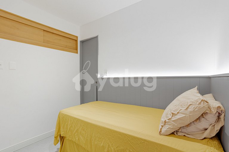 GB144 Lindo apartamento 3 suites Cond. Pé na areia