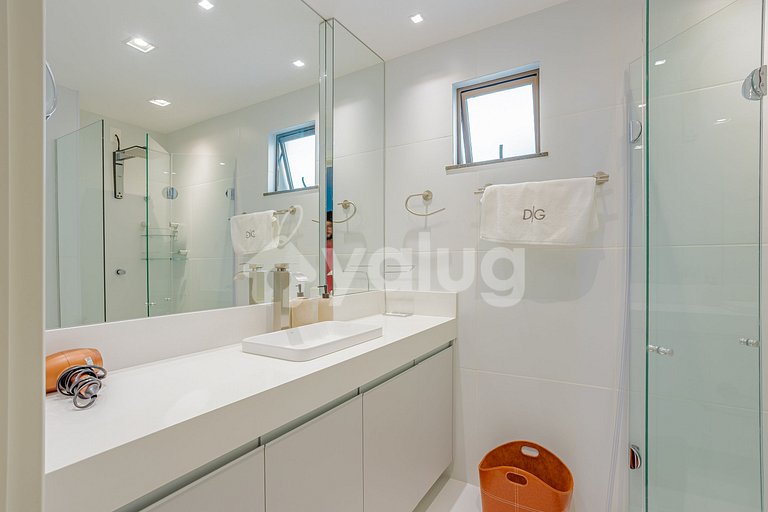 GB144 Lindo apartamento 3 suites Cond. Pé na areia