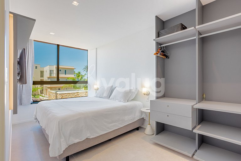 GB144 apto con 3 suites cond. frente a la playa.