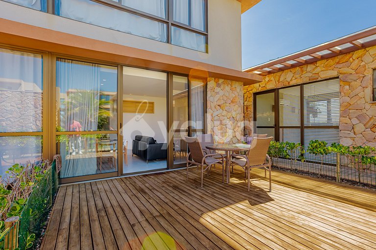 GB144 Beautiful apt with 3 suites beachfront condo.