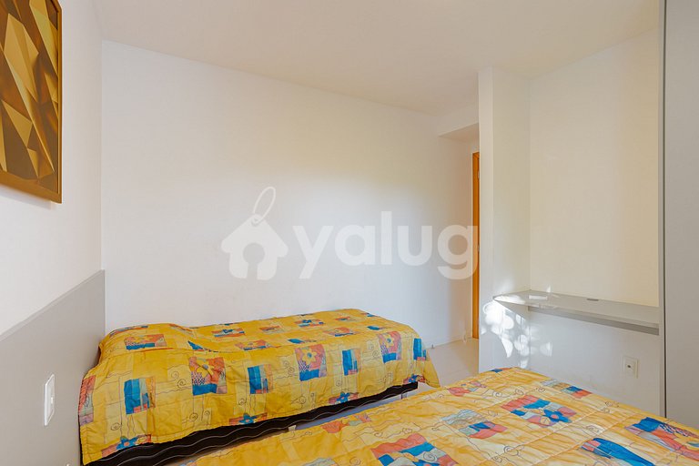 IM12 Apto de 3 habitaciones en cond. frente a la playa