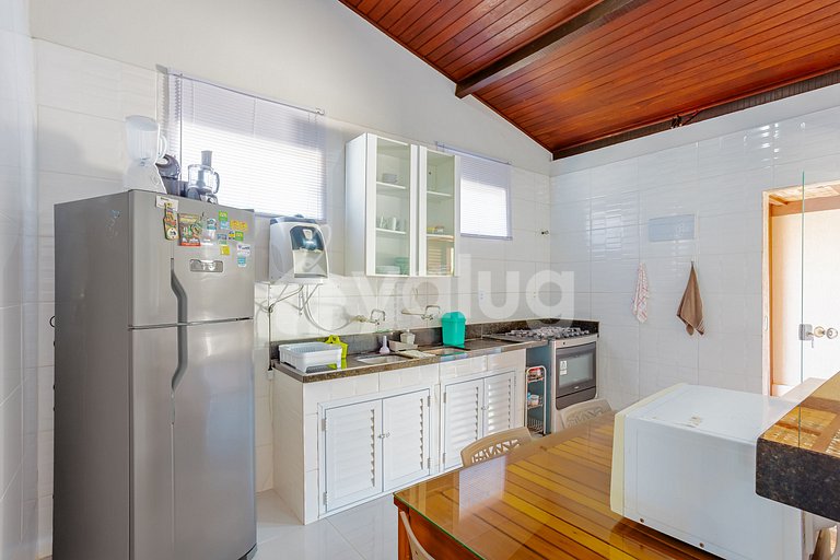 Beautiful house with 6 bedrooms, 100m from Guarajuba beach.