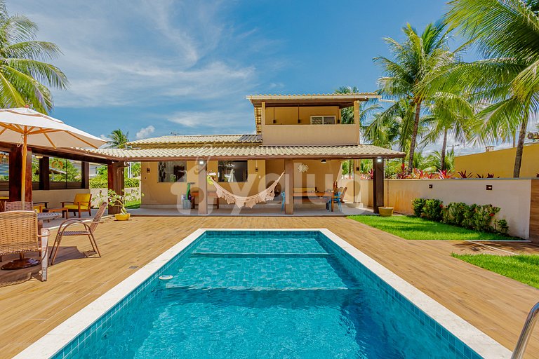 Linda Casa com 6/4, 100m da praia de Guarajuba