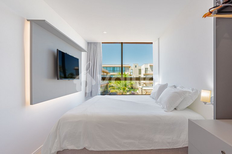 GB144 Lindo apartamento 3 suites Cond. Pé na areia