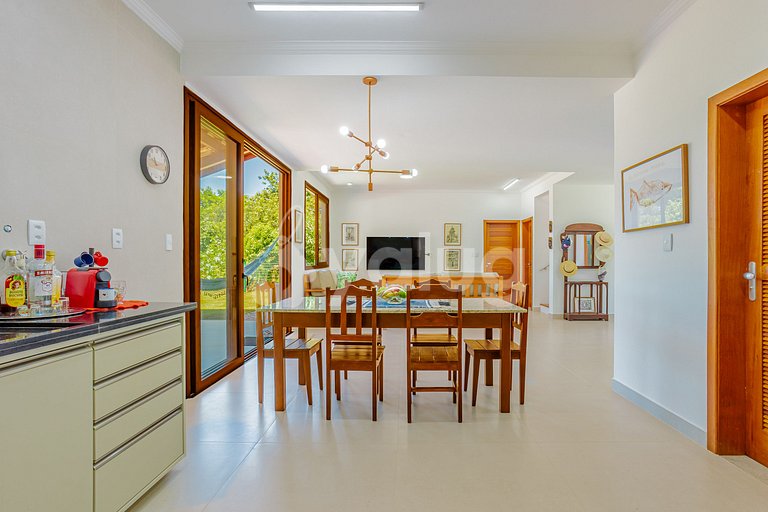 PF145 Beautiful House with Pool 5 Suites 500m from the Beach