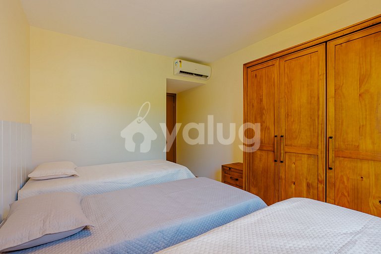Lindo Apartamento 3 Suítes Condomínio pé na areia