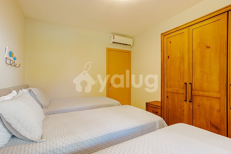 Lindo Apartamento 3 Suítes Condomínio pé na areia