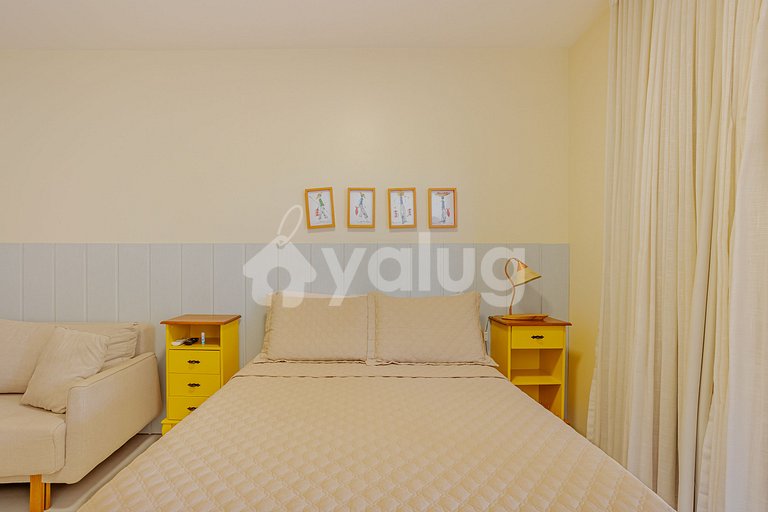 Lindo Apartamento 3 Suítes Condomínio pé na areia