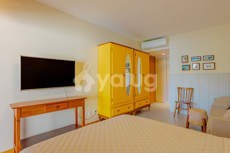 Beautiful 3-Suite Apartment in a Beachfront Condominium