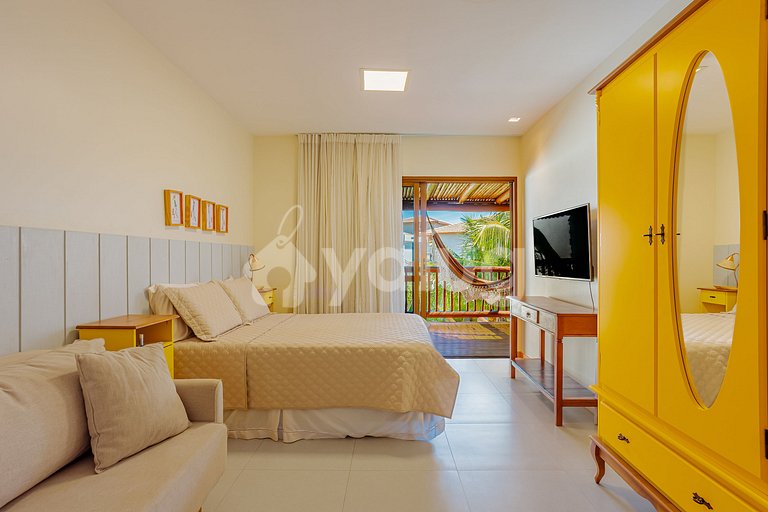 Lindo Apartamento 3 Suítes Condomínio pé na areia