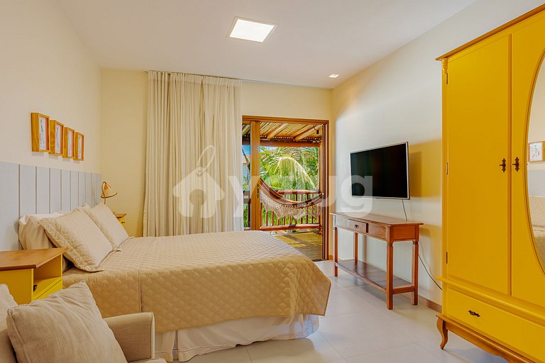 Lindo Apartamento 3 Suítes Condomínio pé na areia