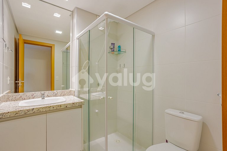 Lindo Apartamento 3 Suítes Condomínio pé na areia