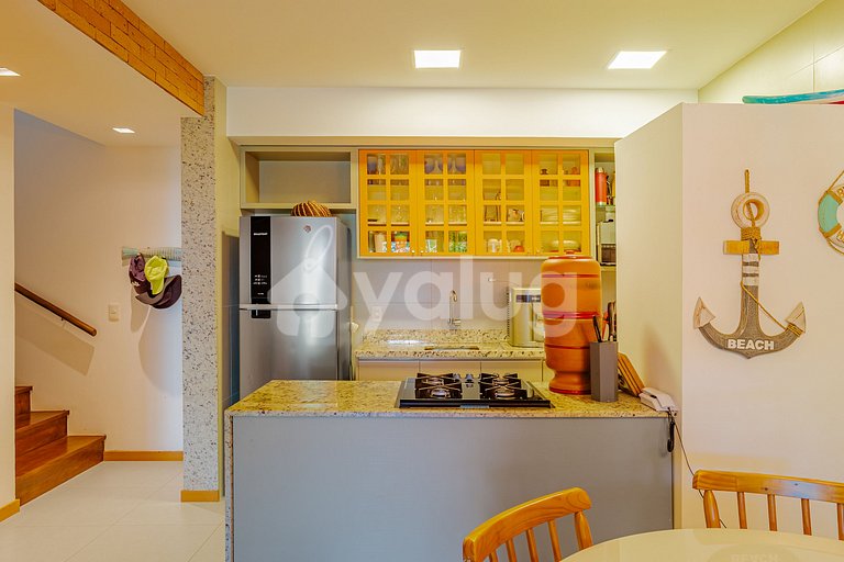 Lindo Apartamento 3 Suítes Condomínio pé na areia
