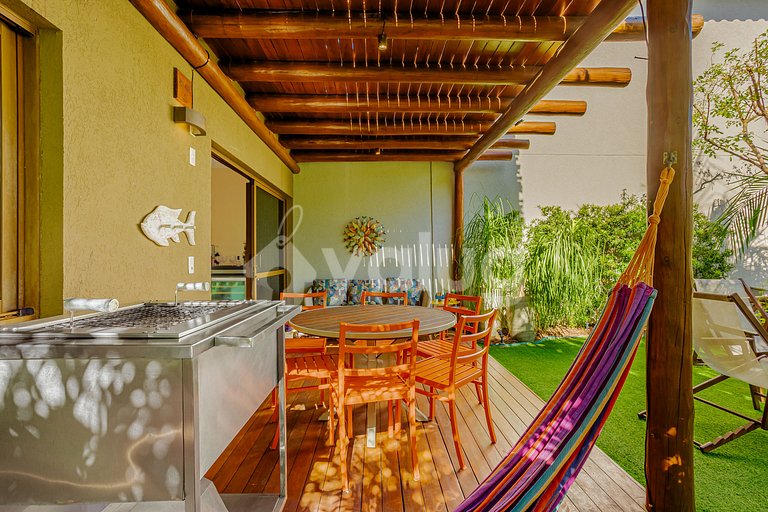 Beautiful 3-Suite Apartment in a Beachfront Condominium