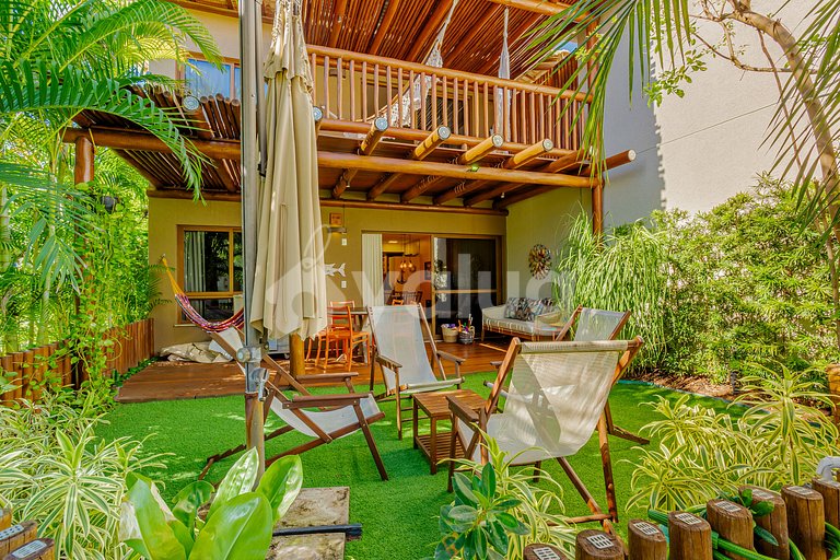 Lindo Apartamento 3 Suítes Condomínio pé na areia