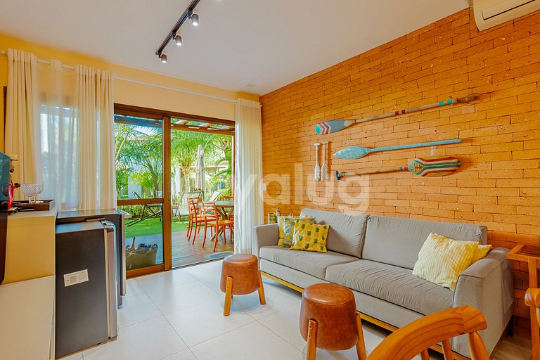 Beautiful 3-Suite Apartment in a Beachfront Condominium