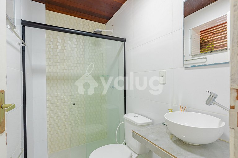 Linda Casa com 6/4, 100m da praia de Guarajuba