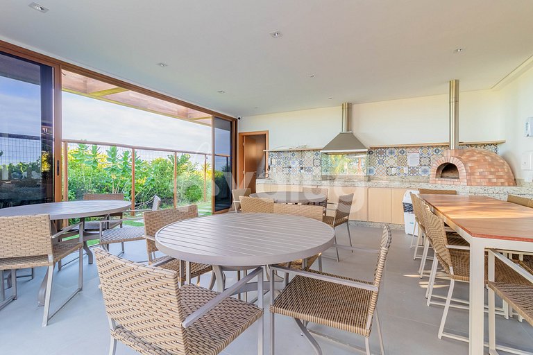 Lindo Apartamento 3 Suítes Condomínio pé na areia