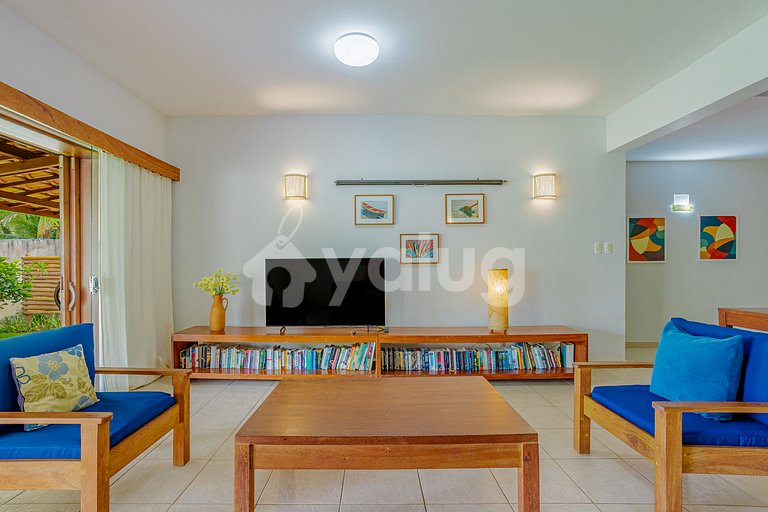 Wonderful beachfront house with pool and 5 bedrooms.