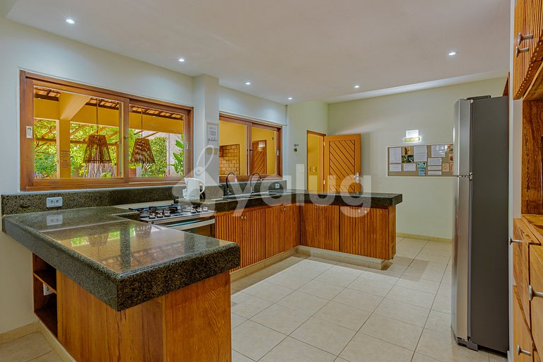 Wonderful beachfront house with pool and 5 bedrooms.