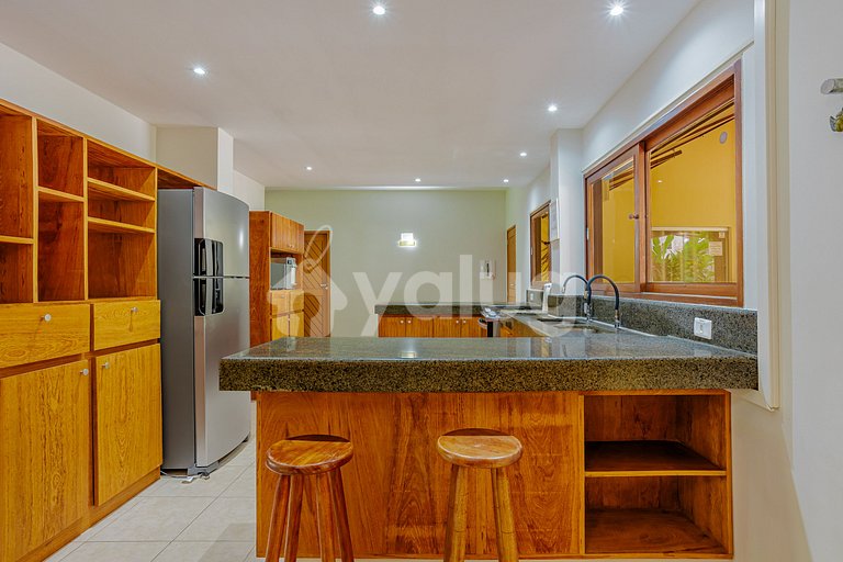 Wonderful beachfront house with pool and 5 bedrooms.