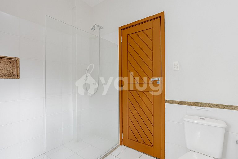 Wonderful beachfront house with pool and 5 bedrooms.