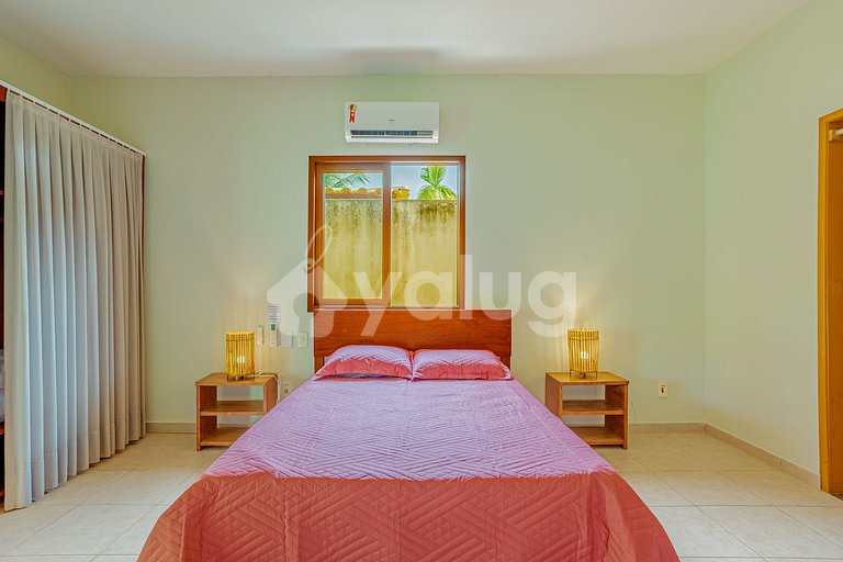 Wonderful beachfront house with pool and 5 bedrooms.