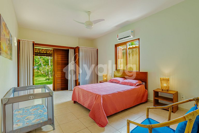 Wonderful beachfront house with pool and 5 bedrooms.