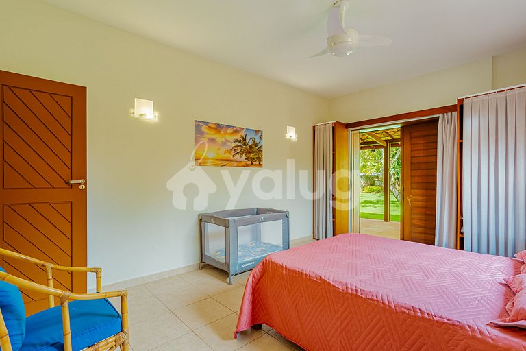 Wonderful beachfront house with pool and 5 bedrooms.