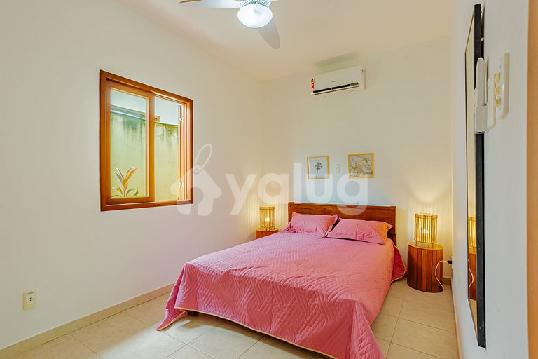 Wonderful beachfront house with pool and 5 bedrooms.