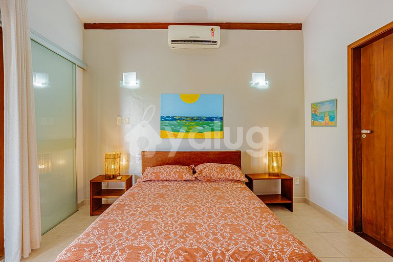 Wonderful beachfront house with pool and 5 bedrooms.