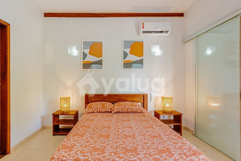 Wonderful beachfront house with pool and 5 bedrooms.