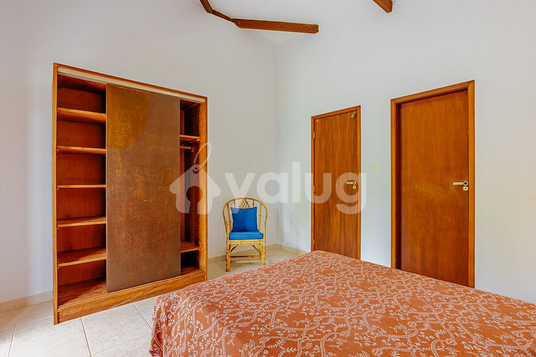 Wonderful beachfront house with pool and 5 bedrooms.