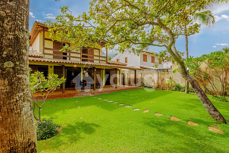 Wonderful beachfront house with pool and 5 bedrooms.