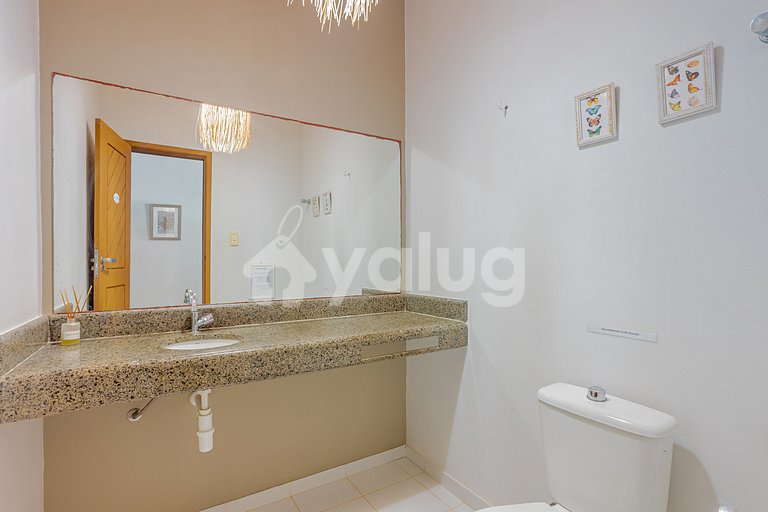 Wonderful beachfront house with pool and 5 bedrooms.