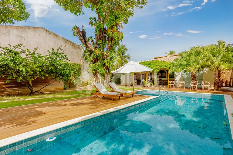 Wonderful beachfront house with pool and 5 bedrooms.