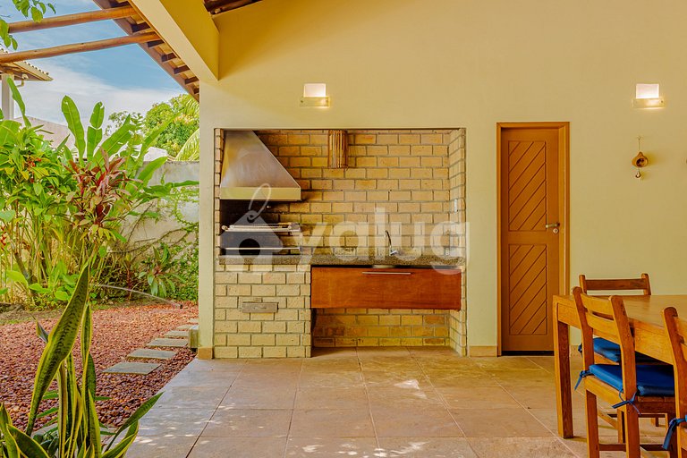 Wonderful beachfront house with pool and 5 bedrooms.