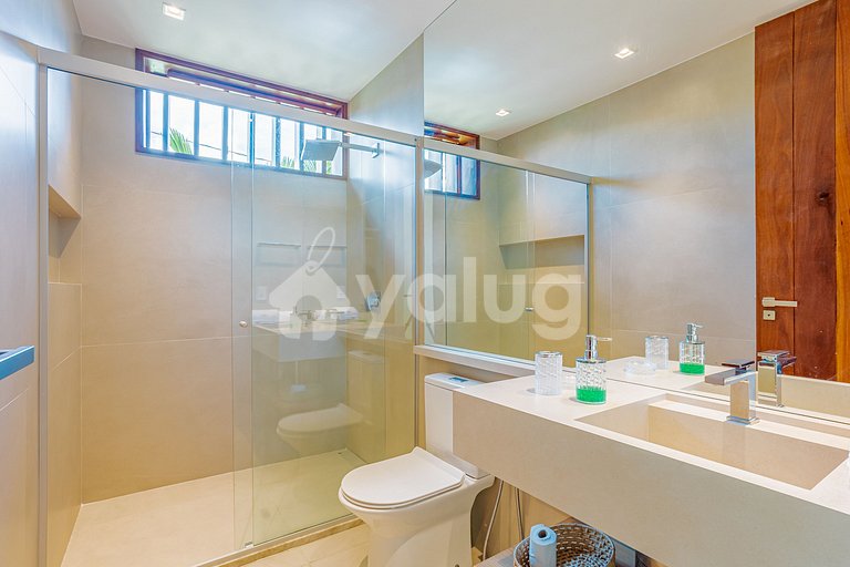 Beautiful House with 6 Suites 200m from Beach Praia do Forte