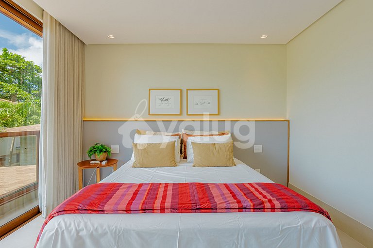 Beautiful House with 6 Suites 200m from Beach Praia do Forte