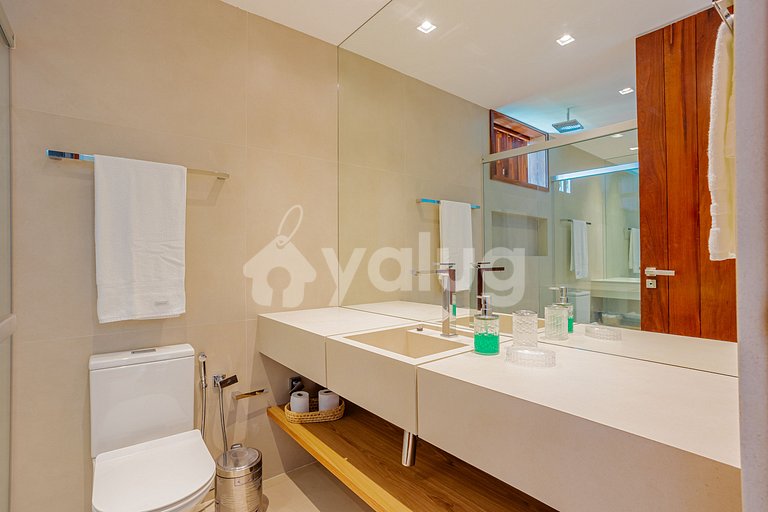 Beautiful House with 6 Suites 200m from Beach Praia do Forte