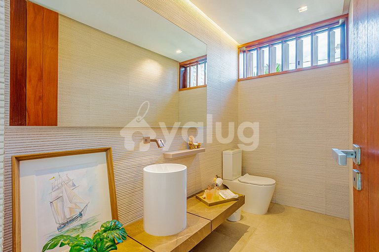 Beautiful House with 6 Suites 200m from Beach Praia do Forte