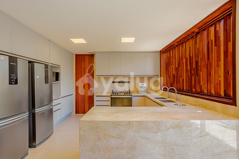 Beautiful House with 6 Suites 200m from Beach Praia do Forte