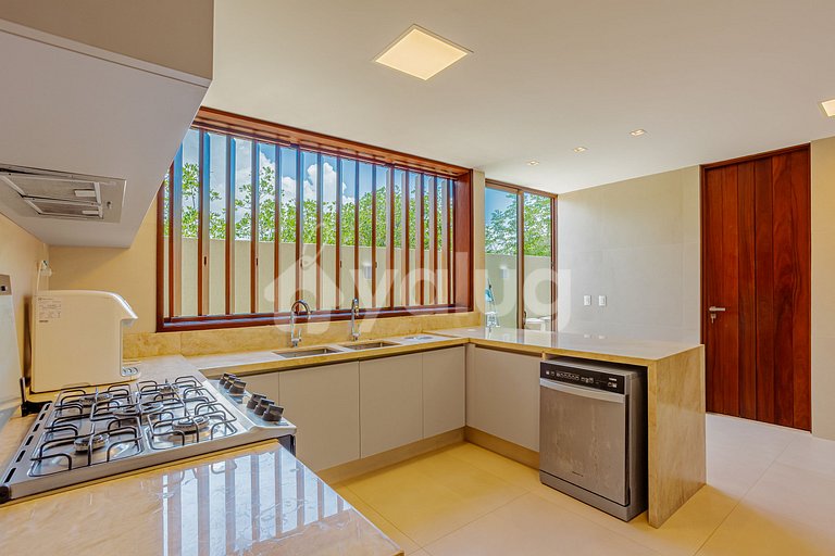 Beautiful House with 6 Suites 200m from Beach Praia do Forte